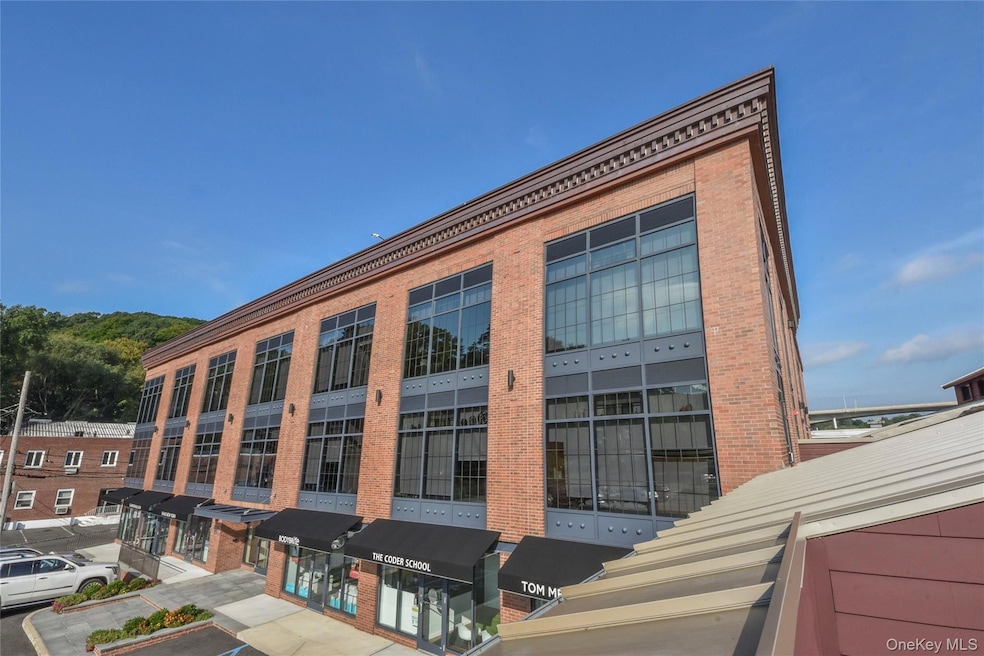 21 Lumber Rd unit 3B, Roslyn, NY 11576 - photo 1