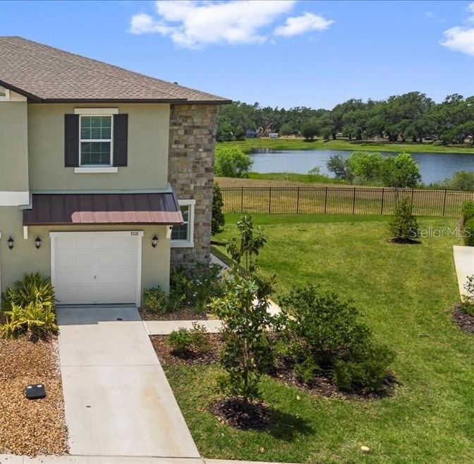 end unit with no rear neighbors