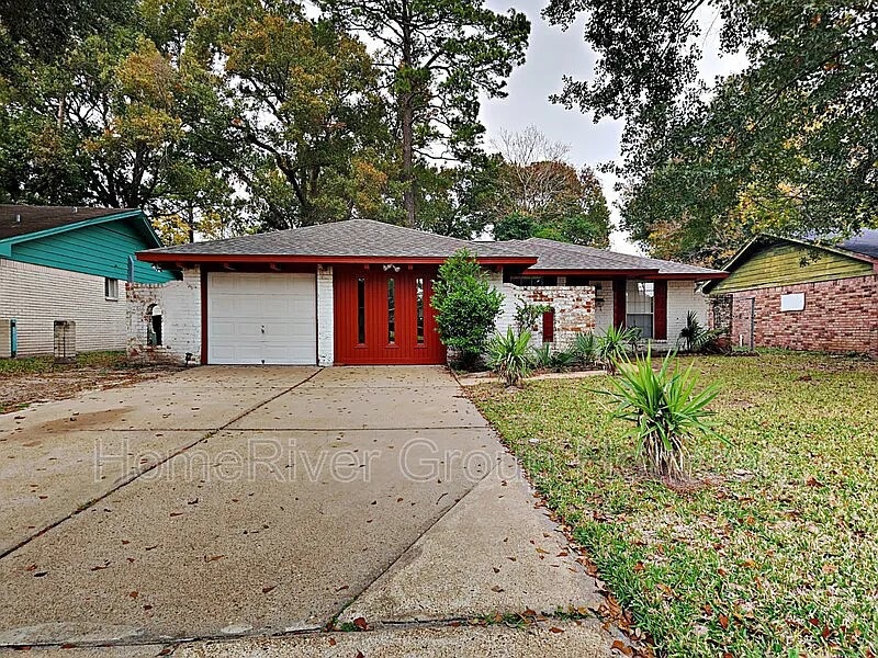 7625 Lakewood Dr, Houston, TX 77016 - photo 1