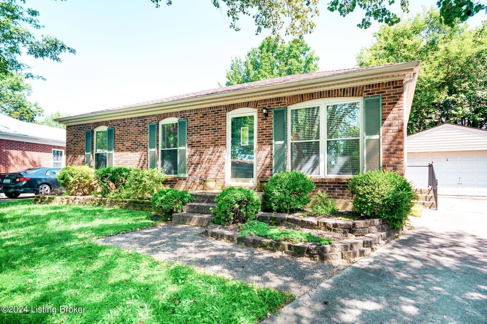 6810 Beackstone Ct, Louisville, KY 40228 - photo 1