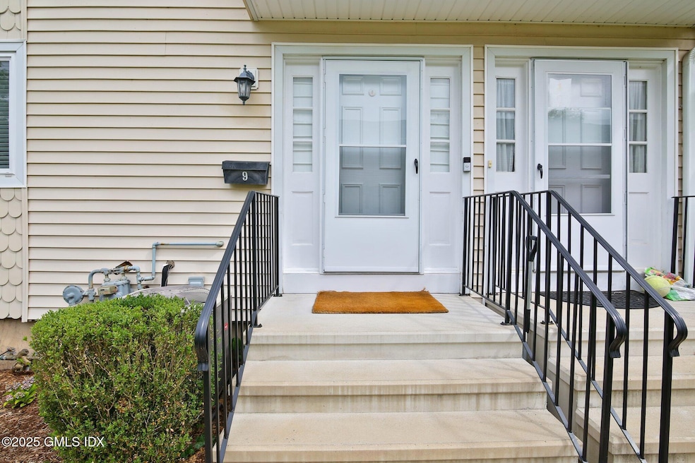 1-web-or-mls-75-cos-cob-ave-apt-9