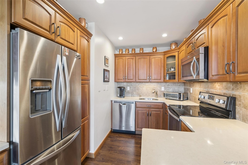 166-40 Powells Cove Blvd unit 9B, Flushing, NY 11357 - photo 1