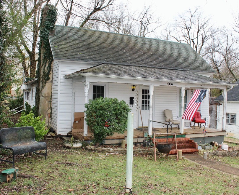 607 N 3rd St Thayer MO 65791