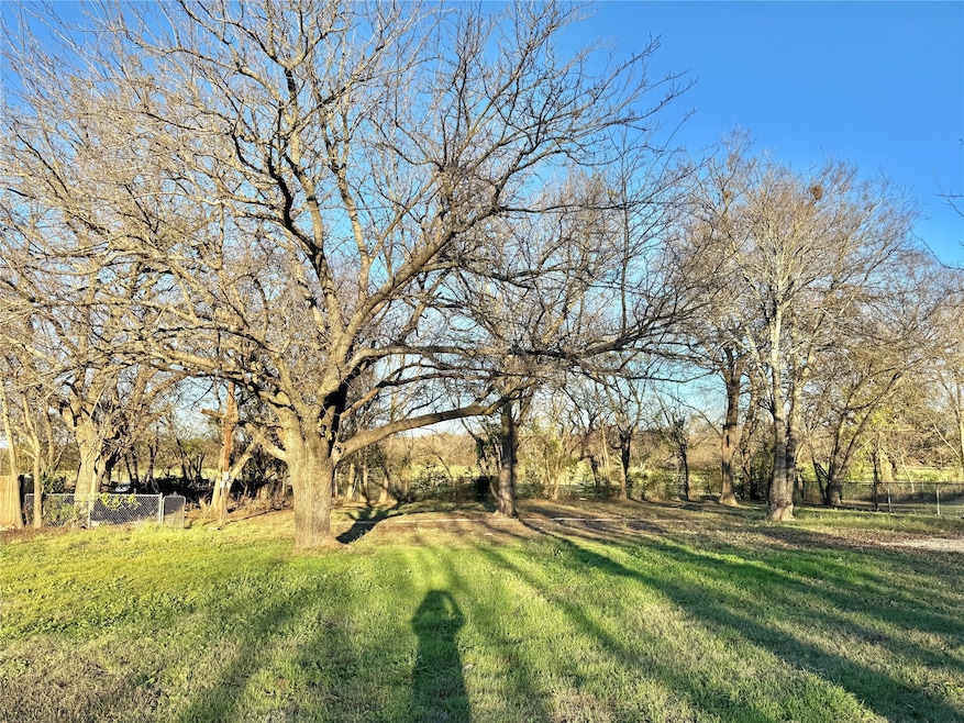 1812 Rice Ave, Gainesville, TX 76240 - photo 1