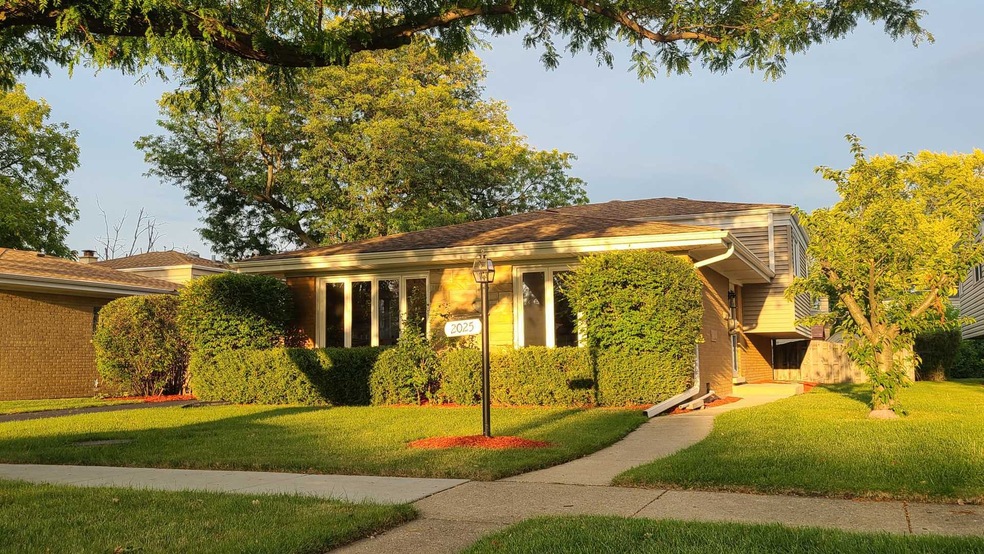 2025 Webster Ln, Des Plaines, IL 60018 - photo 1