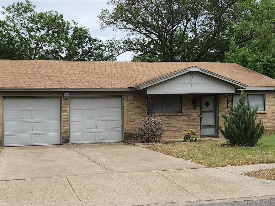 912 Russell Ln, Bedford, TX 76022 - photo 1