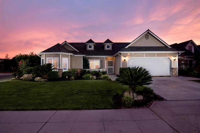 3083 N Clover Ave, Fresno, CA 93727 - photo 1