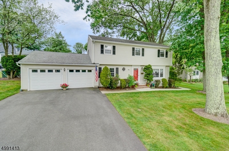 1 Hampshire Rd, Midland Park, NJ 07432 - photo 1