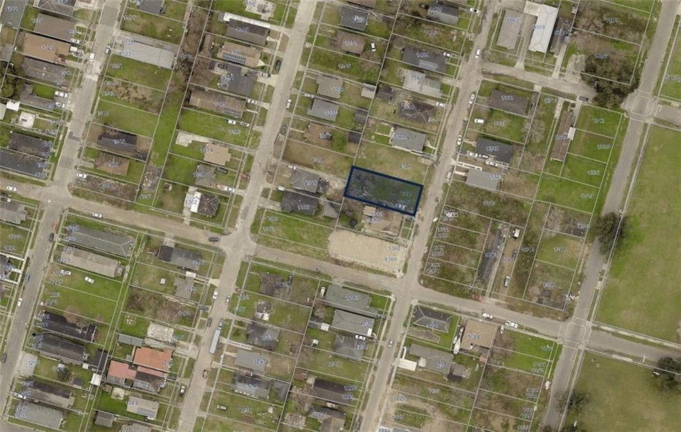 1316 Reynes St, New Orleans, LA 70117 - photo 1