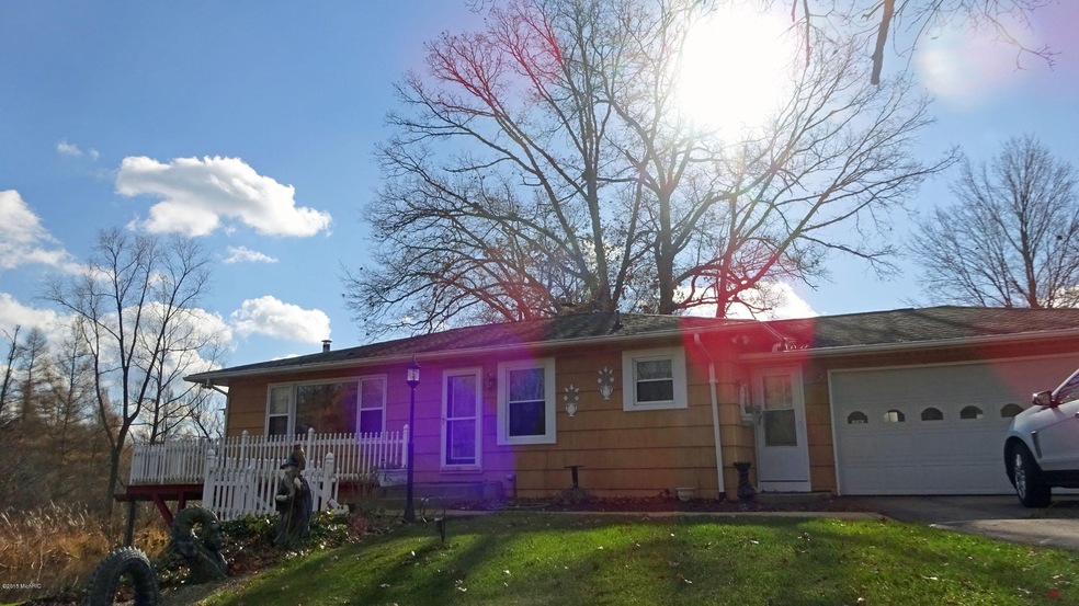 11215 Oakland Dr, Portage, MI 49024 - photo 1