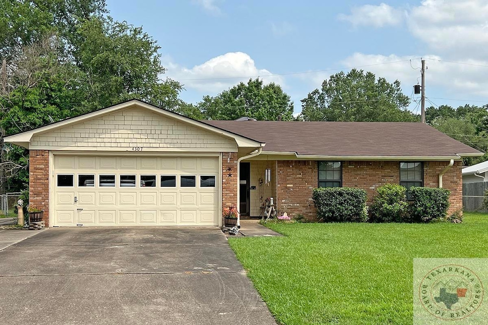 4307 Monroe Dr, Texarkana, TX 75503 - photo 1