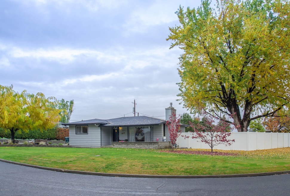 103 W Shamrock Drive - Yakima, WA 98908