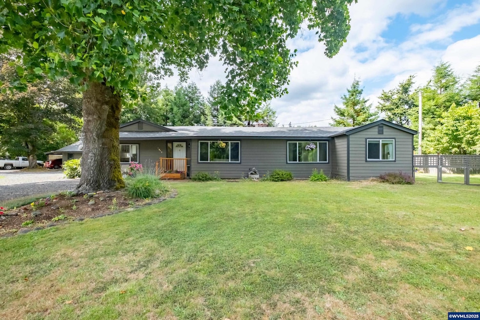 1049 N River Dr, Sweet Home, OR 97386 - photo 1