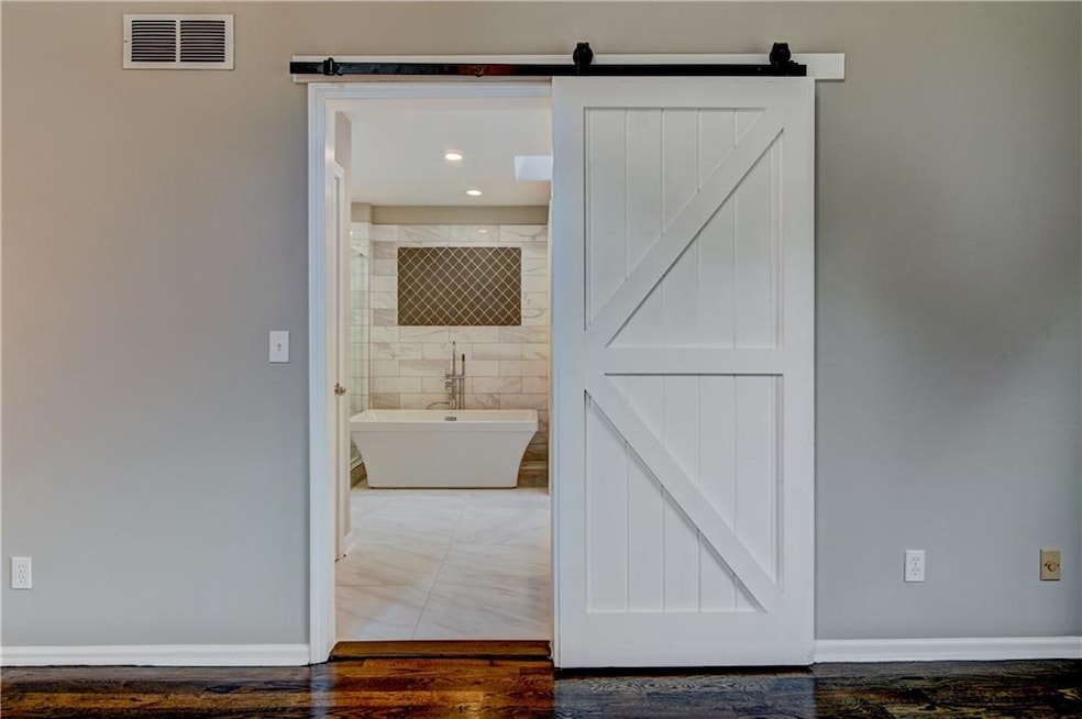 130 Saddle Creek Dr, Roswell, GA 30076 - photo 1