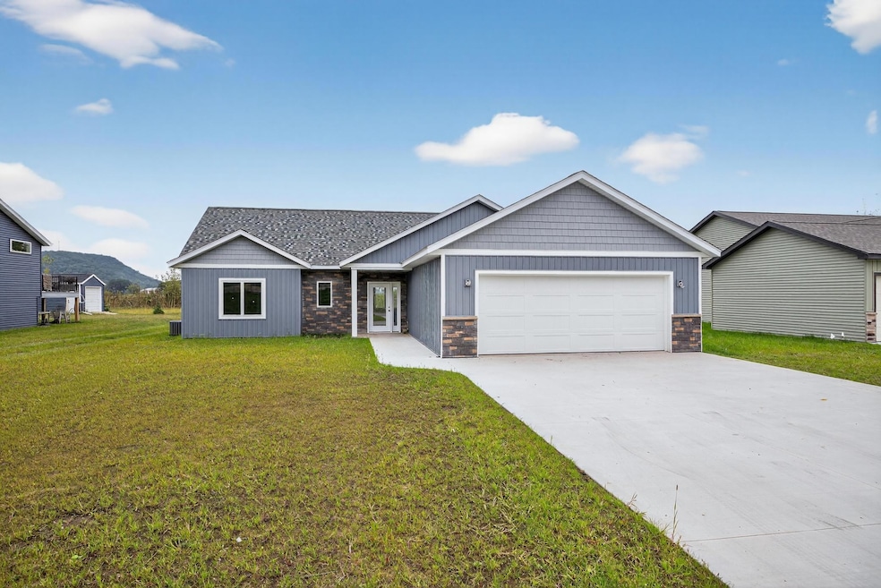 140 Coulee Way, Wabasha, MN 55981 - photo 1