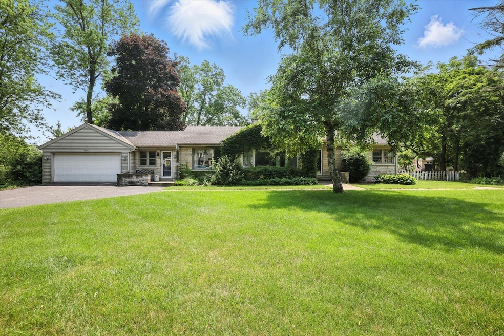 14905 Walters Ct, Elm Grove, WI 53122 - photo 1