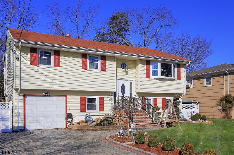 724 Rockview Ave W, North Plainfield, NJ 07063 - photo 1