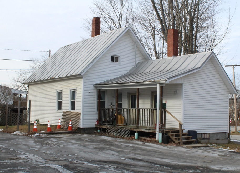 17 Cedar St, Skowhegan, ME 04976 - photo 1