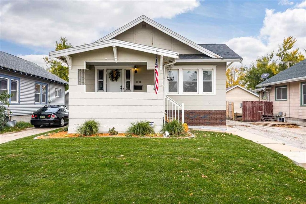 1126 E Ave NW, Cedar Rapids, IA 52405 - photo 1