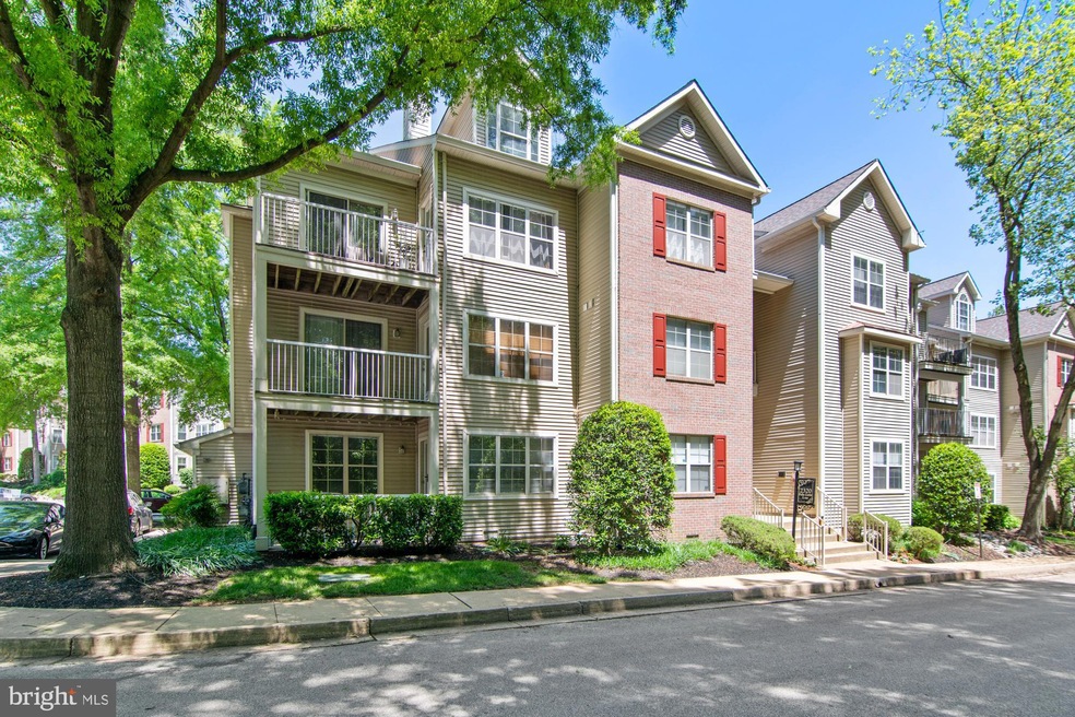 2320 Falls Gable Ln unit J, Baltimore, MD 21209 - photo 1