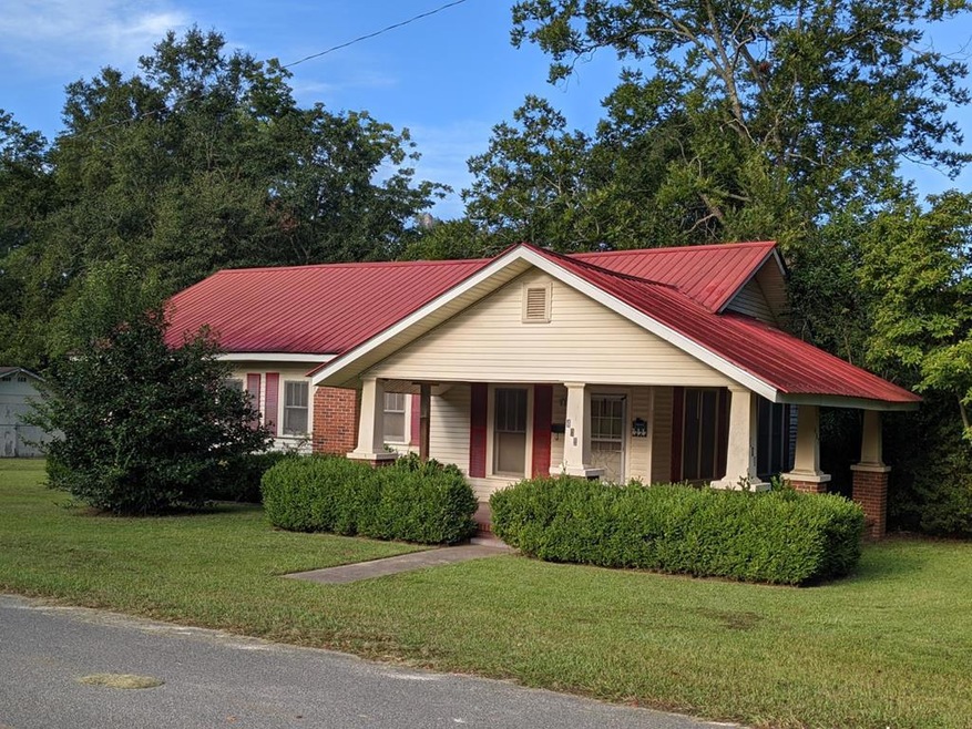 402 W Lemon St, Fitzgerald, GA 31750 - photo 1