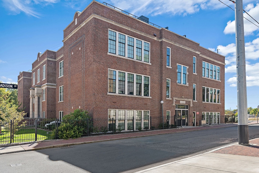 For Sale $589,900 • Co-Listing Agent