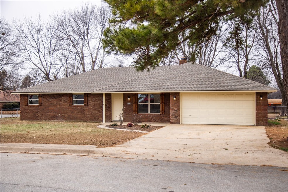 2009 Joye St and it's large corner lot welcome you