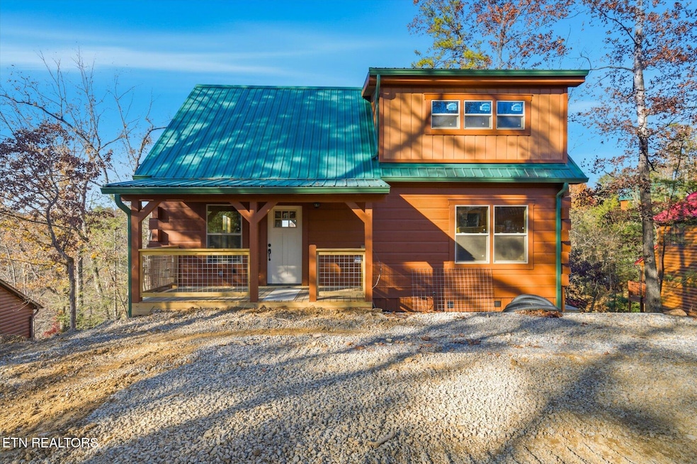 586 Chickasaw Gap Way, Pigeon Forge, TN 37863 - photo 1