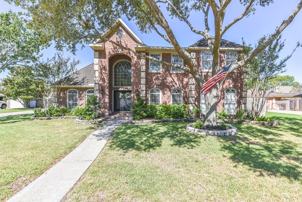 2402 Sarasota Dr, Friendswood, TX 77546 - photo 1