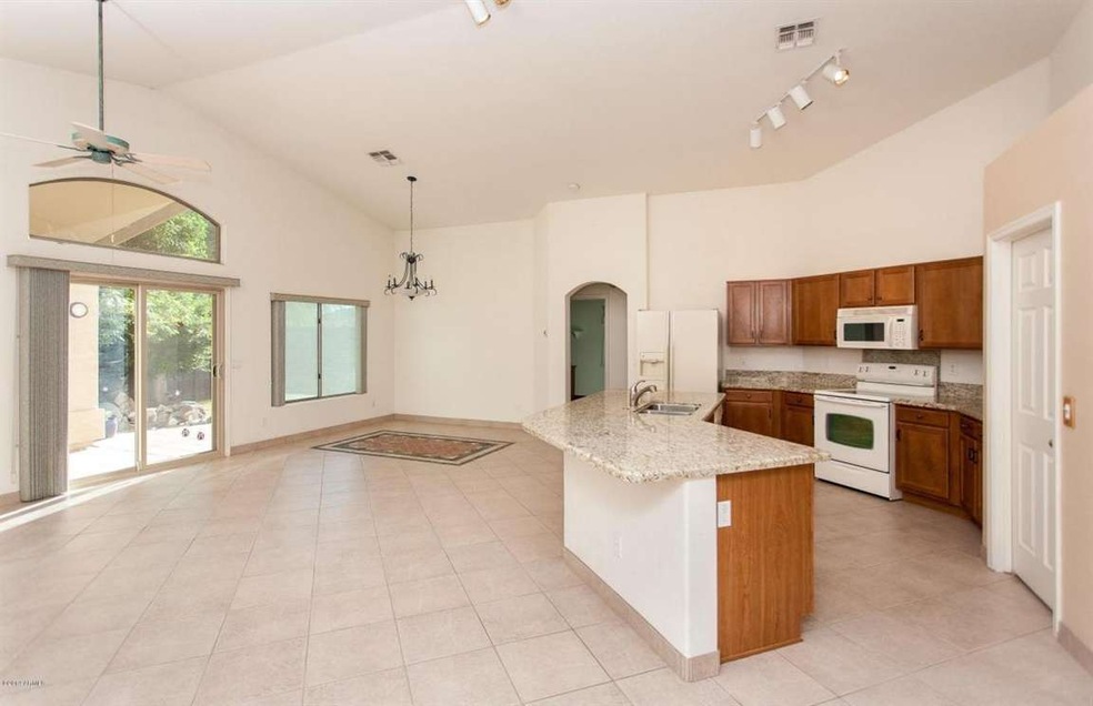 Vaulted ceiling in great room, kitchen