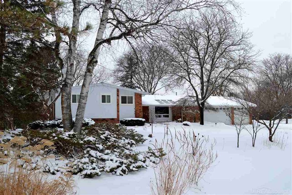 6024 Brook Ln, West Bloomfield, MI 48322 - photo 1