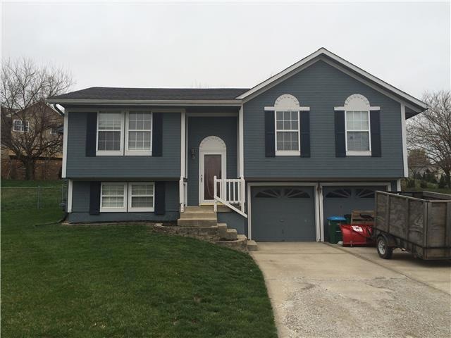 1700 Kimberwick Ct, Raymore, MO 64083 - photo 1