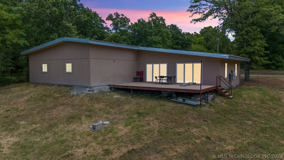 Your evenings on the back deck with lake vies!