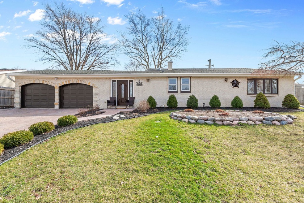 1607 Sacramento Dr, Carpentersville, IL 60110 - photo 1