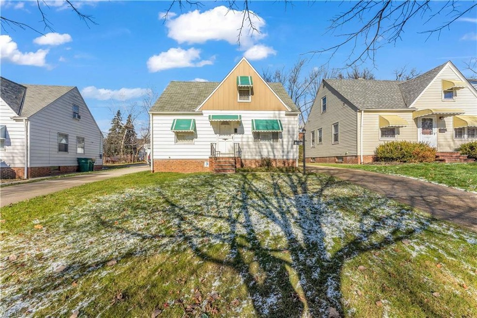 21005 Kenyon Dr, Maple Heights, OH 44137 - photo 1