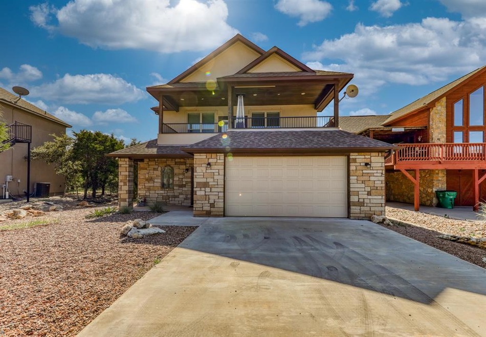 Welcome to 185 Oyster Bay located at The Cliffs De
