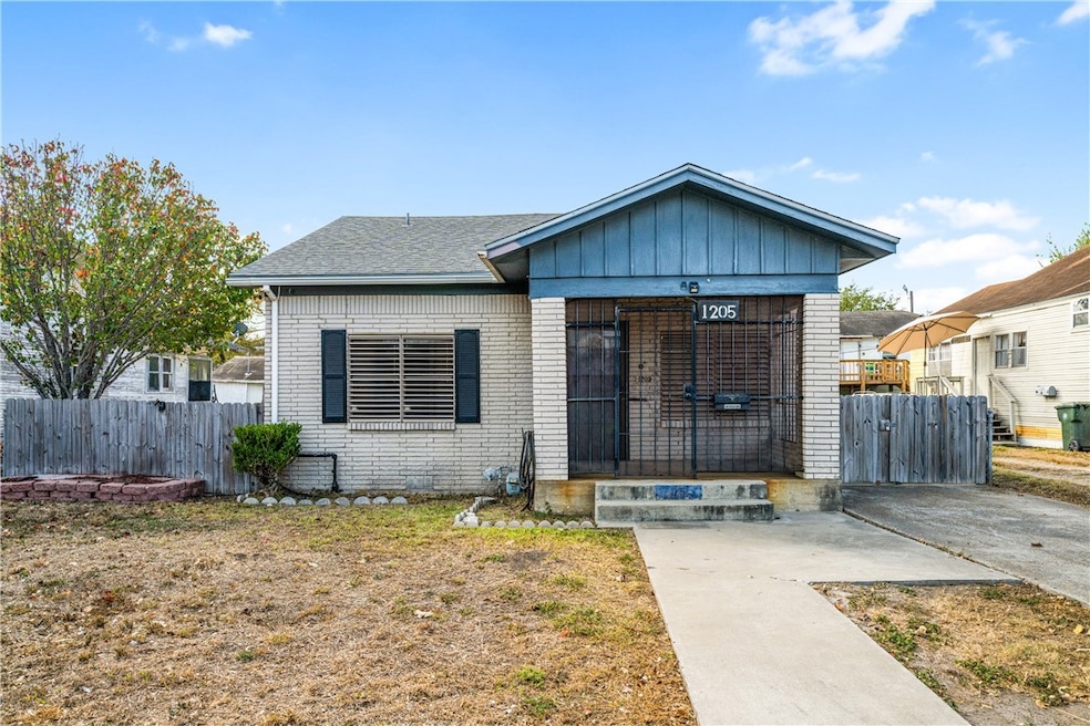 1205 10th St, Corpus Christi, TX 78404 - photo 1