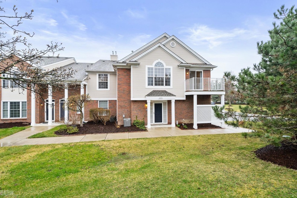 16554 Norfolk Dr unit 331, Macomb, MI 48044 - photo 1