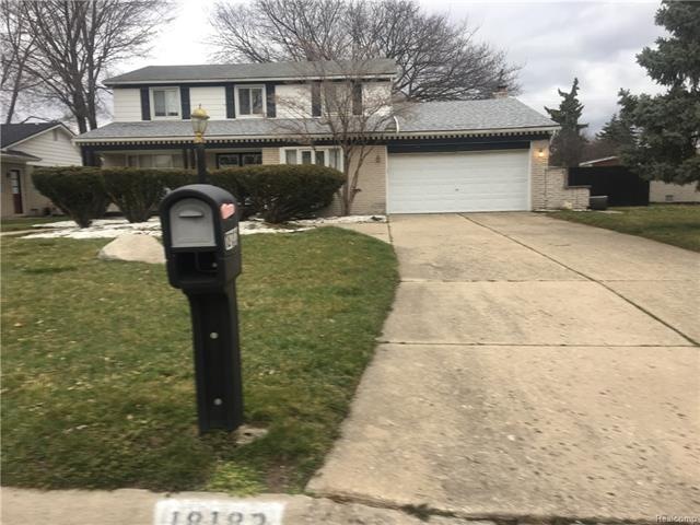 Beautiful, spacious Colonial located near TWO main