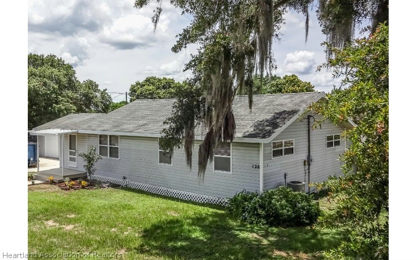 128 E Royal Palm St, Lake Placid, FL 33852 - photo 1