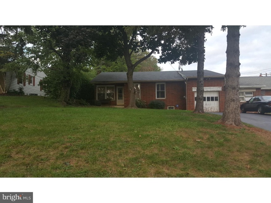 23 W Freedley St, Norristown, PA 19401 - photo 1