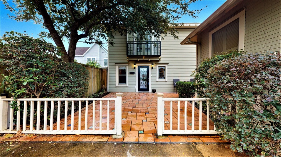 714 1/2 Peddie St, Houston, TX 77008 - photo 1