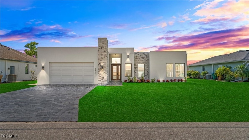 526 SE 4th St, Cape Coral, FL 33990 - photo 1