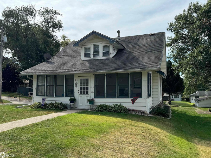 319 Freeman Ave, Audubon, IA 50025 - photo 1