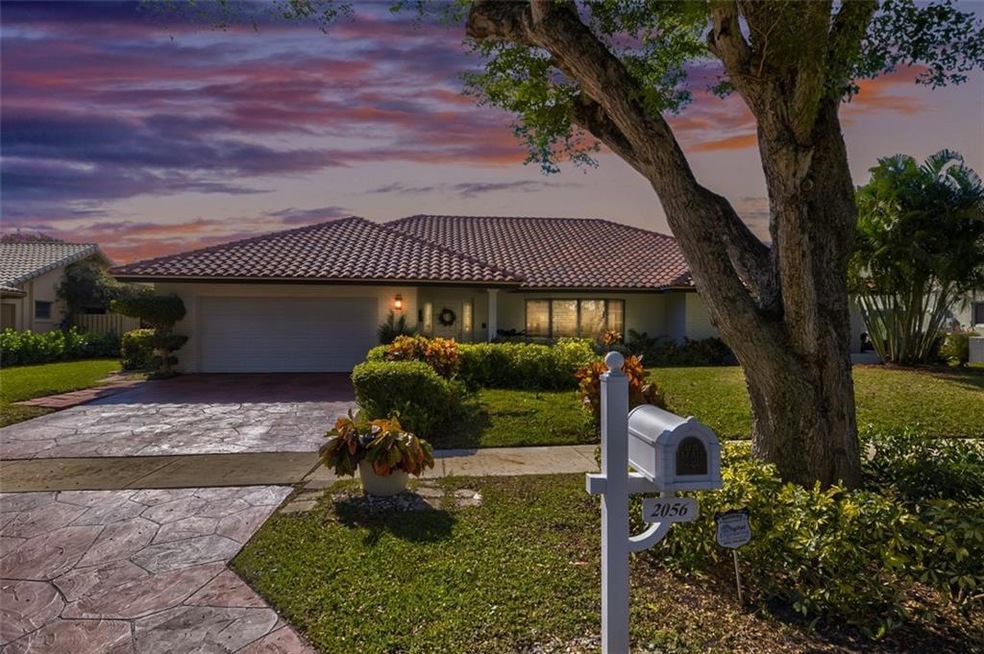 Welcome home to  Woodlake of Deer Creek! 
Enjoy en