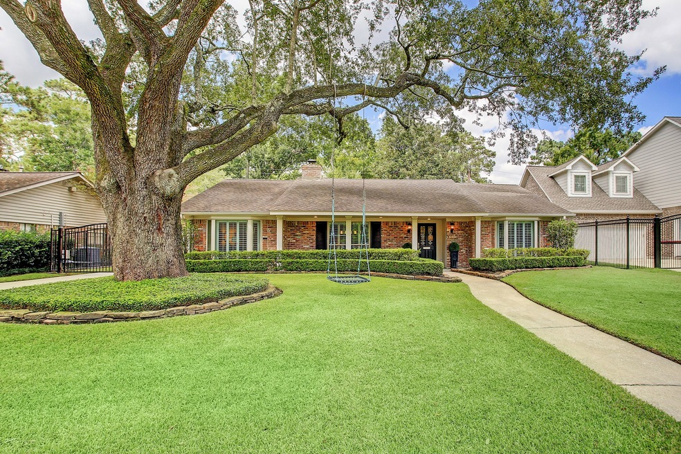 10038 Valley Forge Dr, Houston, TX 77042 - photo 1