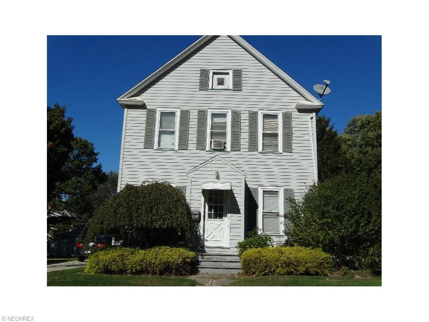 Nice 3 bedroom home on 13th Street.  Great Back ya