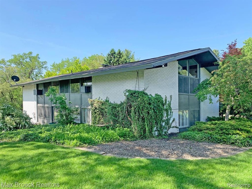 1231 Cedarholm Ln, Bloomfield Hills, MI 48302 - photo 1