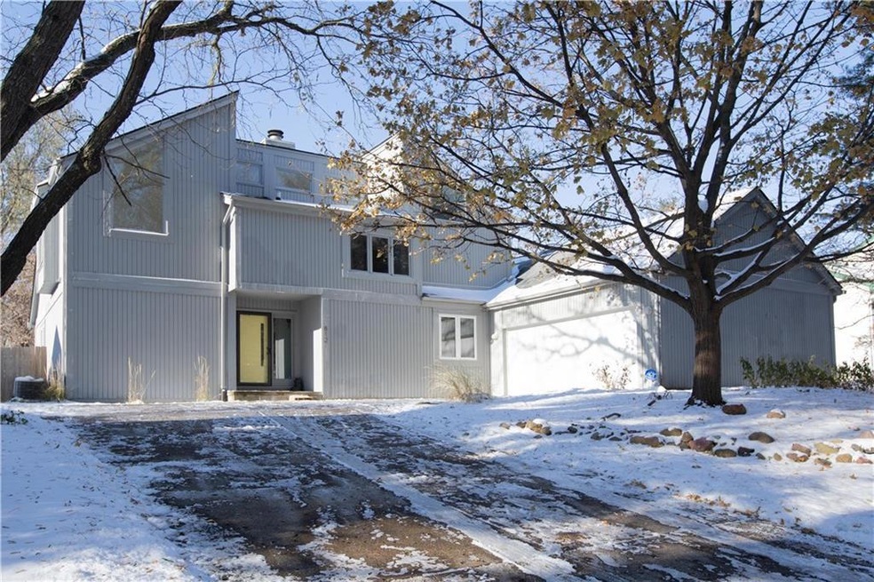 812 52nd Ct, West Des Moines, IA 50265 - photo 1