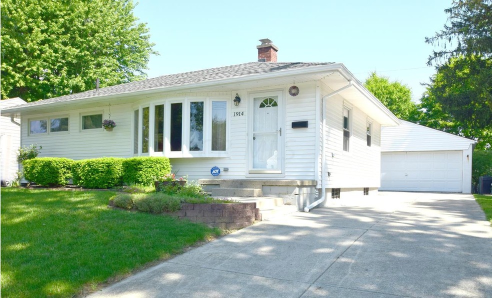 1914 E Beaumont Rd, Columbus, OH 43224 - photo 1